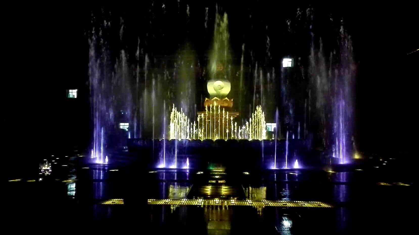 廣場(chǎng)大型音樂(lè)噴泉