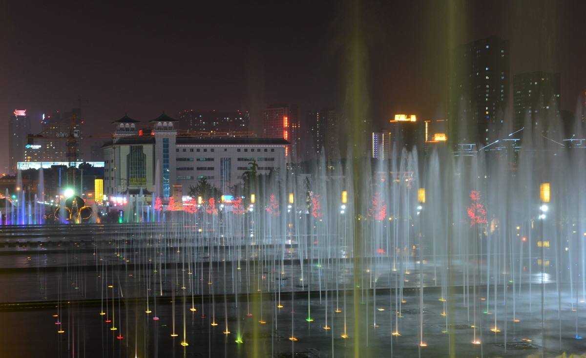 西安噴泉公司噴泉安裝關于水下彩燈的注意